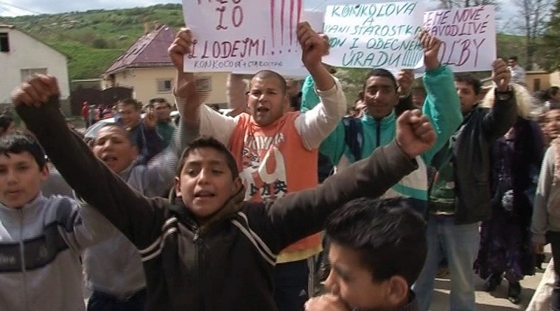 Protest Rómov v Lomničke, deti proti starostke